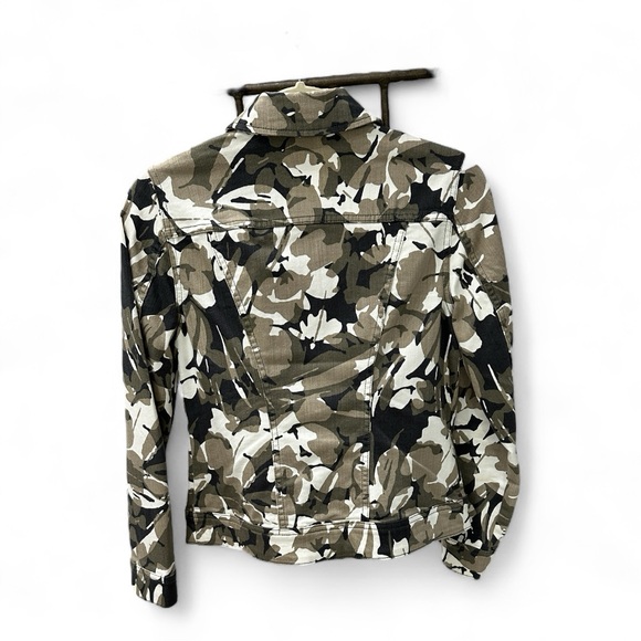 Chico’s Floral-Camo Denim Jacket Size 00 (0-2) EUC - Picture 2 of 6